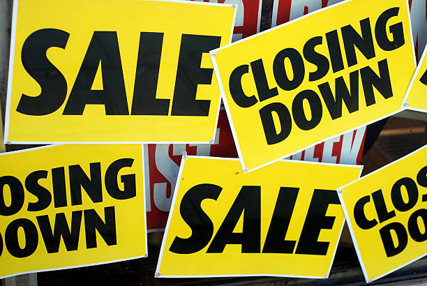 Sales, closing down Sales, closing down signs closing down sale stock pictures, royalty-free photos & images