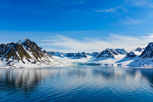 fiordy svalbarden magdalenafjord - glacier alaska iceberg melting zdjęcia i obrazy z banku zdjęć