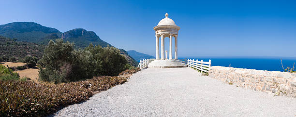 widoki na morze śródziemne - villa house marble tropical climate zdjęcia i obrazy z banku zdjęć