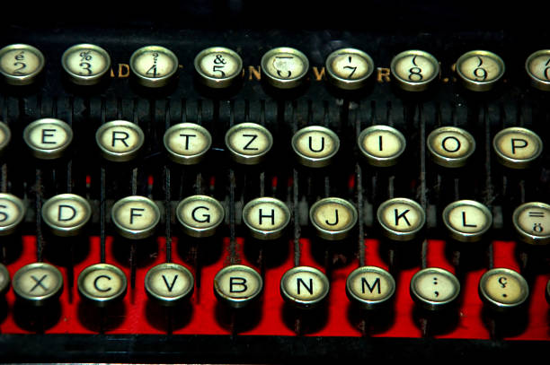 ビンテージタイプライター機 - computer key old fashioned retro revival alphabet ストックフォトと画像