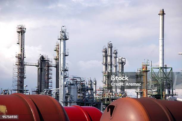 Planta De Refinería De Petróleo Foto de stock y más banco de imágenes de Acero - Acero, Acero inoxidable, Cilindro