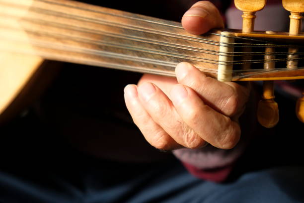 istock Turkish musical instrument 957570380
