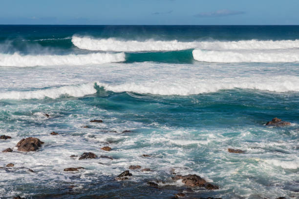 istock Waves Crashing the Maui Coastline 957576806