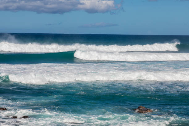 istock Waves Crashing the Maui Coastline 957576810