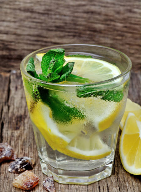 istock Water with fresh lemon and mint in a glass 957582882