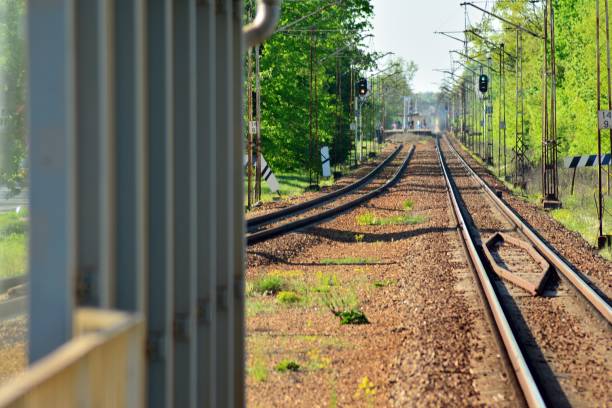 て、片道の鉄道 - the way forward flash ストックフォトと画像