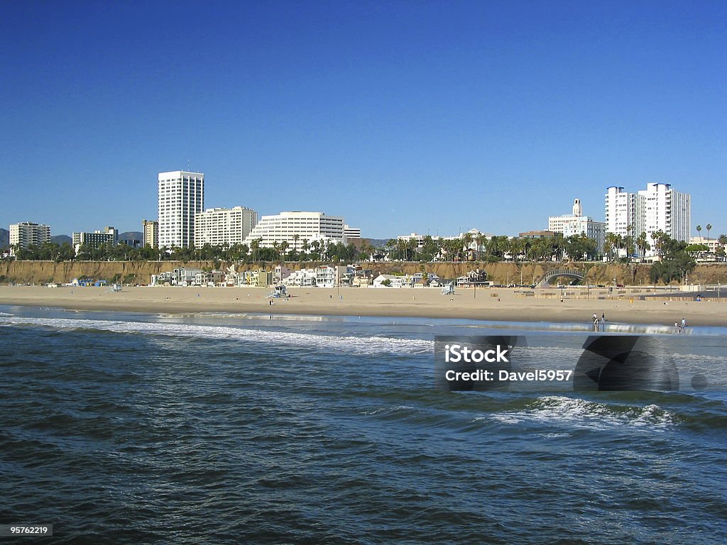 Vue sur la ville et de la plage de Santa Monica - Photo de Horizon urbain libre de droits