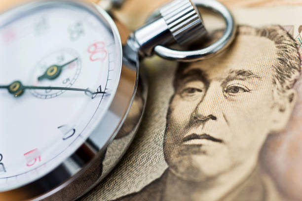 istock Japanese currency and stop watch 957641692