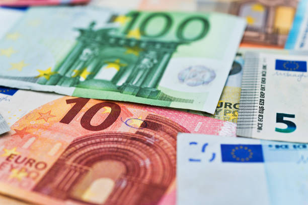 contesto del gruppo di banconote in euro - currency exchange currency euro symbol european union currency foto e immagini stock