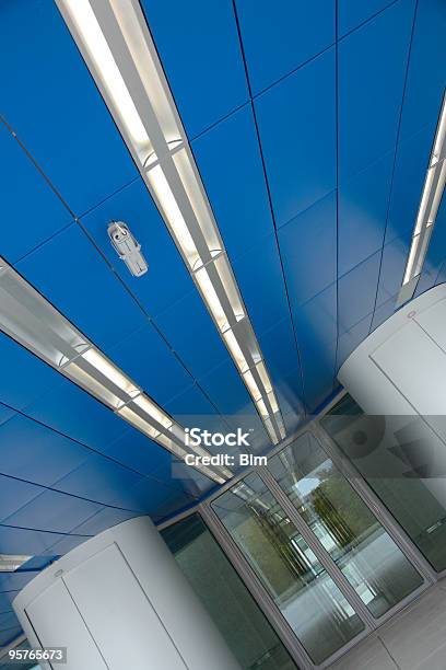 企業の建物のエントランス - アルミニウムのストックフォトや画像を多数ご用意 - アルミニウム, オフィスビル, カラー画像
