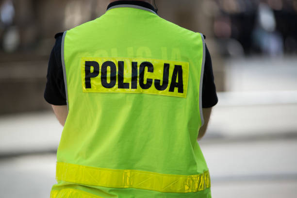 istock Polish policeman in reflective vest 957683612