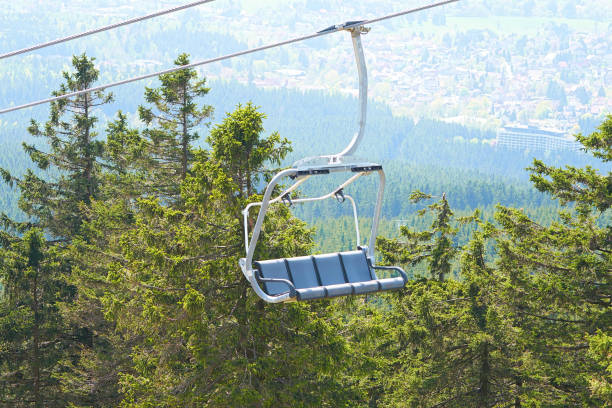 seggiovia al wurmberg vicino a braunlage - ski lift overhead cable car gondola mountain foto e immagini stock