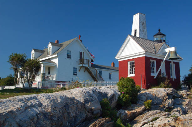 latarnia morska pemaquid point, maine, stany zjednoczone - maine lighthouse pemaquid peninsula pemaquid point lighthouse zdjęcia i obrazy z banku zdjęć