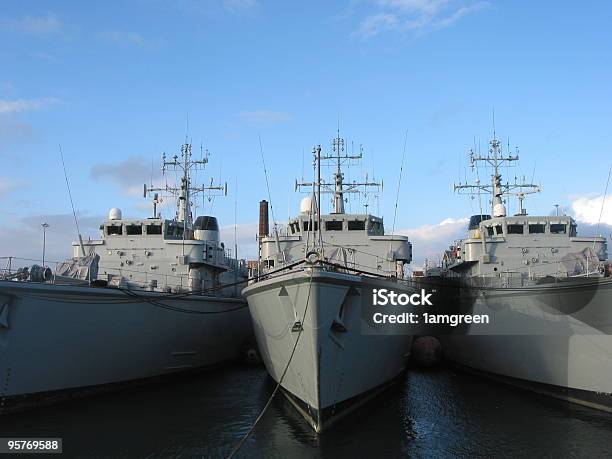 Три Minesweepers — стоковые фотографии и другие картинки Минный тральщик - Минный тральщик, Флот, Военный корабль