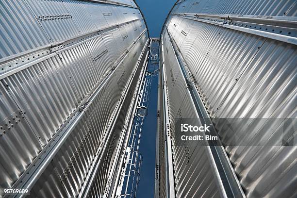 Torri Di Silos - Fotografie stock e altre immagini di Acciaio - Acciaio, Agricoltura, Alluminio