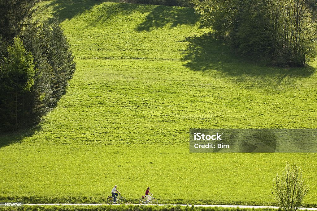 Primavera Bike Tour - Foto stock royalty-free di Adulto