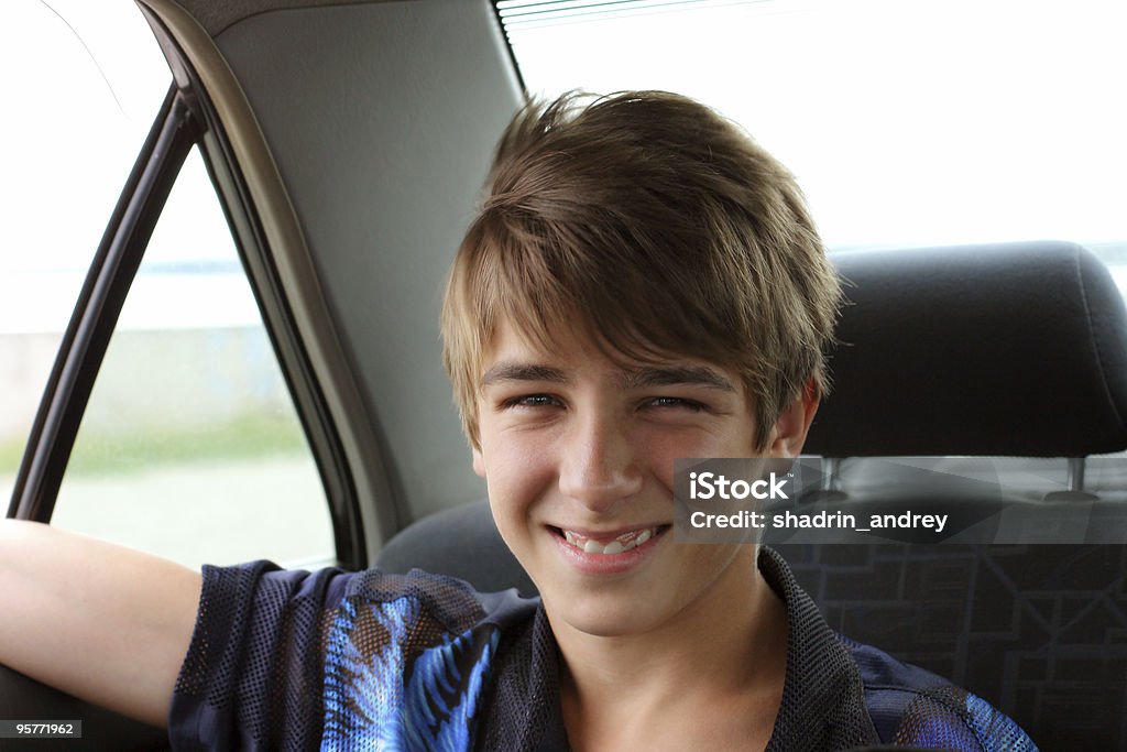 Adolescente A car - Foto de stock de Aberto royalty-free