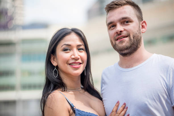 istock Couple in the city 957725560