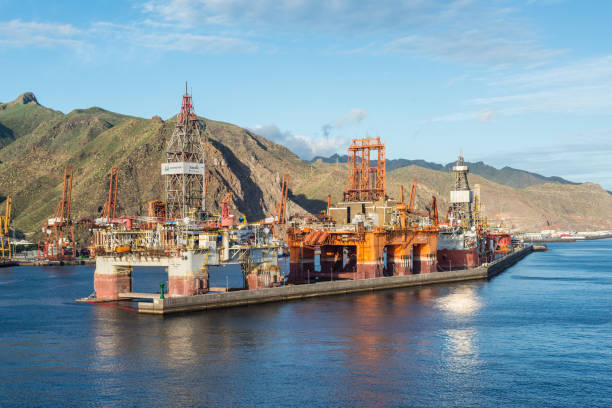 plates-formes de forage de mer - oil rig sea drill petroleum photos et images de collection