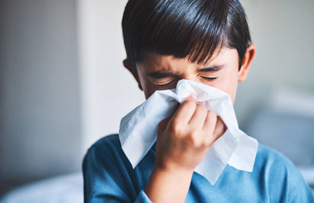 ах-чу! - cold and flu flu virus sneezing illness стоковые фото и изображения