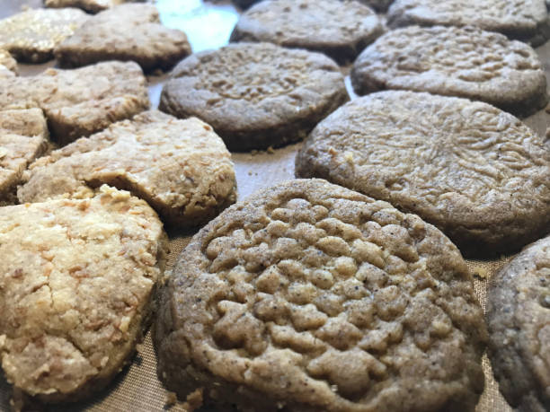 istock Shortbread cookie with sesame on a baking sheet. Cools down after the oven. 957764506