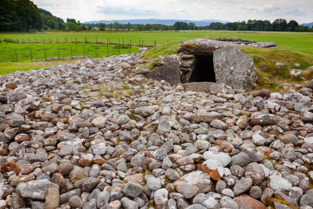 Nether Largie South Chambered Cairn at Kilmartin Glen near Kintyre Argyll and Bute Scotland UK Neolithic South Chambered Cairn at Nether Largie prehistoric site  Kilmartin Glen near Kintyre, Argyll and Bute, Scotland, UK stone age stock pictures, royalty-free photos & images