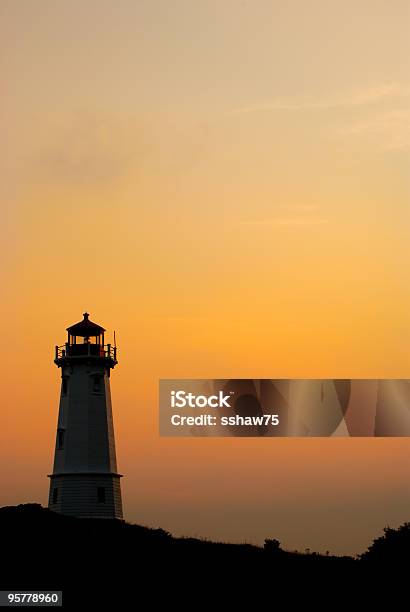 Leuchtturm Bei Sonnenuntergang Stockfoto und mehr Bilder von Leuchtturm - Leuchtturm, Louisbourg, Anführen