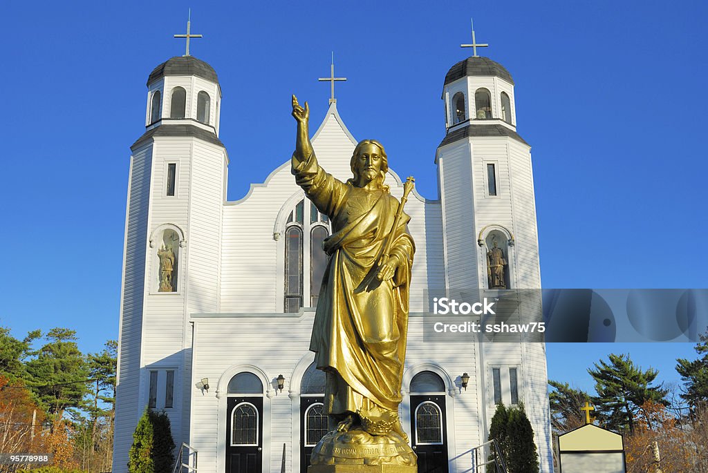 Jesús Estatua En Frente De La Iglesia Foto de stock y más banco de imágenes de Cristo el Redentor - Cristo el Redentor, Jesucristo, Arquitectura - iStock Jesús Estatua En Frente De La Iglesia Foto de stock y más banco de imágenes de Cristo el Redentor - Cristo el Redentor, Jesucristo, Arquitectura - iStock