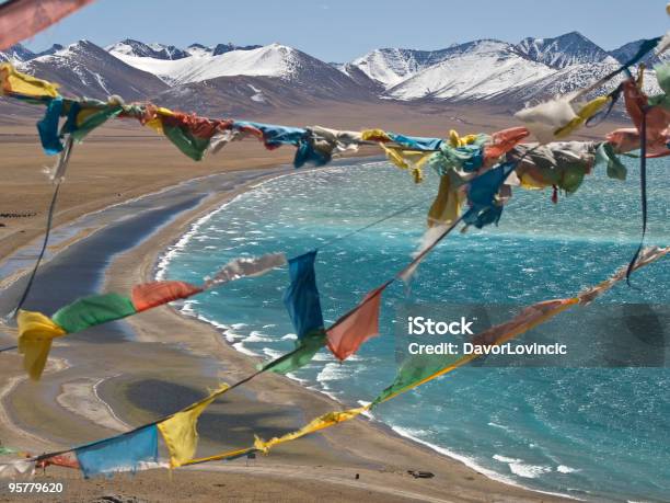 Lago Namtso Foto de stock y más banco de imágenes de Agua - Agua, Azul, Bandera