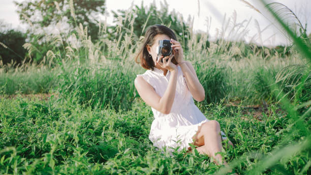 istock Woman using DSLR camera film. 957797832