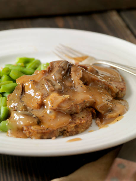istock Meatloaf with Mushroom Sauce and Green Beans 957805022