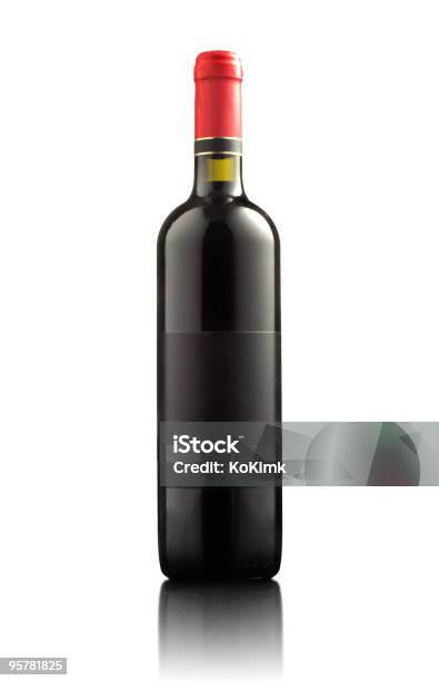 Foto de Garrafa De Vinho Tinto Com Vazio Label e mais fotos de stock de Alcoolismo - Alcoolismo, Bebida, Bebida alcoólica