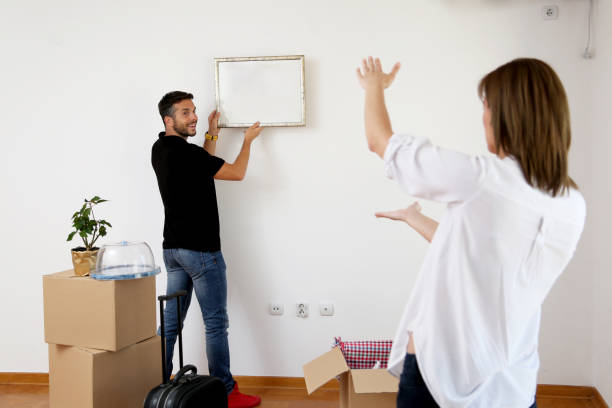 istock Couple decorateing New Home 957828746