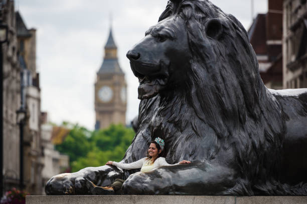 londra - lion statue london england trafalgar square foto e immagini stock