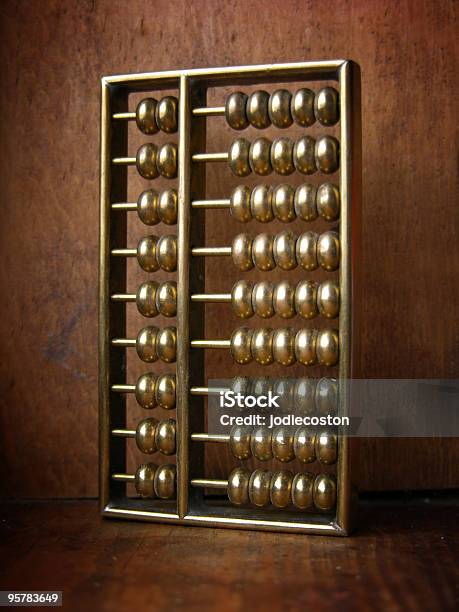 Foto de Abacus e mais fotos de stock de Ábaco - Ábaco, Metal, Dourado - Descrição de Cor