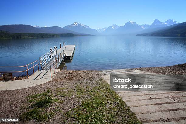 Photo libre de droit de Rampe Pour Bateau Et Un Embarcadère Parc National De Glacier banque d'images et plus d'images libres de droit de Beauté de la nature