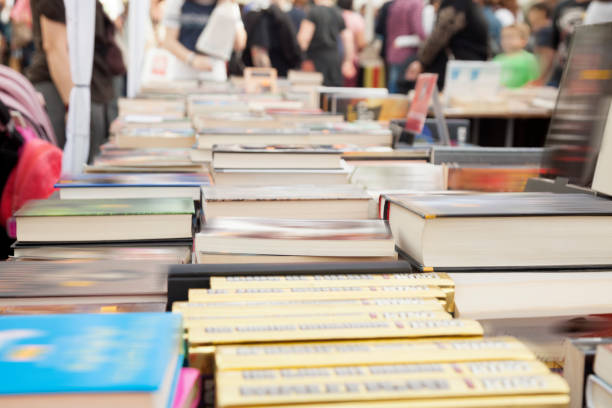 istock Street bookstore 957850000