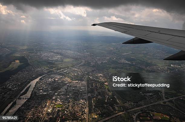 Foto de O Voo e mais fotos de stock de Acima - Acima, Asa de aeronave, Avião