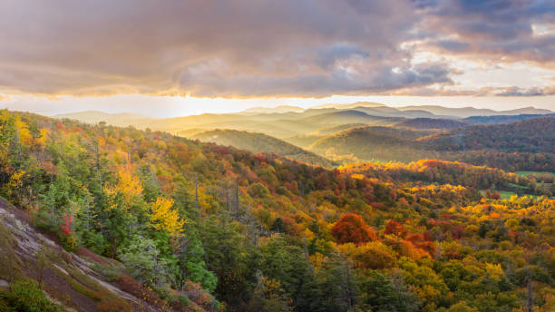istock Autumn Sunset on the Blue Ridge Parkway from Flat Rock Overlook 957864392