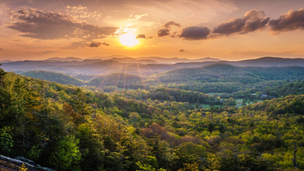 istock Sunset from Flat Rock Overlook off the Blue Ridge Parkway 957864914