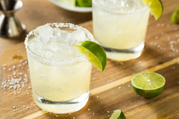 istock Alcoholic Lime Margarita with Tequila 957889294