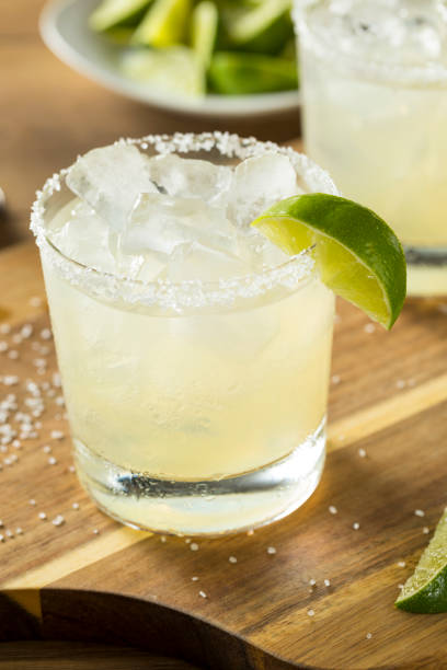 istock Alcoholic Lime Margarita with Tequila 957889418