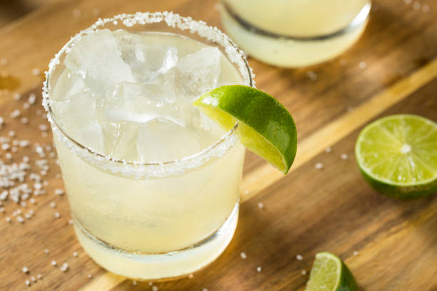 istock Alcoholic Lime Margarita with Tequila 957889656