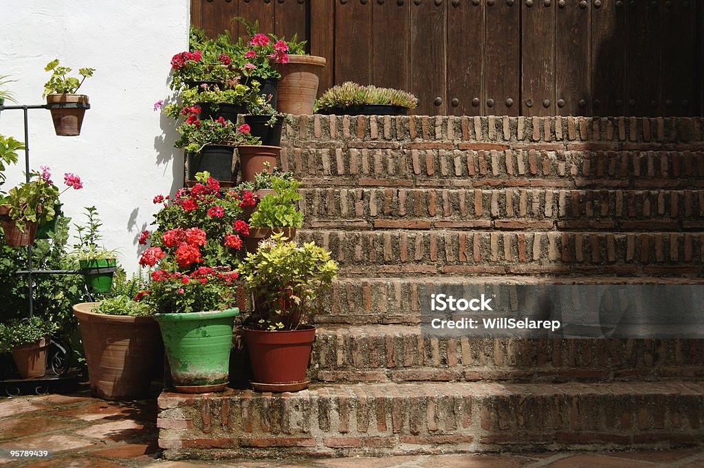 Scale con fiori - Foto stock royalty-free di Gaucín
