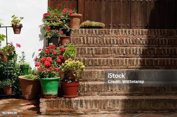 Scale Con Fiori - Fotografie stock e altre immagini di Gaucín - Gaucín, Acciottolato, Ambientazione tranquilla