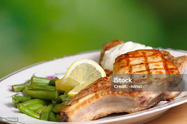 Carne Grelhado Com Produtos Hortícolas - Fotografias de stock e mais imagens de Assado - Assado, Bife, Carne