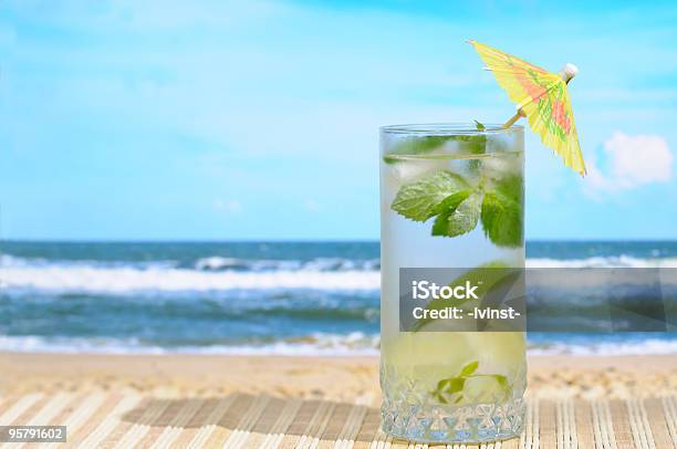 Mojito Cocktail - Fotografias de stock e mais imagens de Ao Ar Livre - Ao Ar Livre, Azul, Cocktail