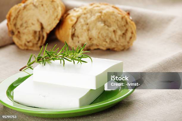 Foto de Queijo Feta e mais fotos de stock de Alecrim - Alecrim, Alimentação Saudável, Branco