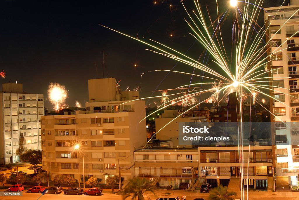 Neue Jahr 2010 Feier mit Feuerwerk über der Stadt Montevideo - Lizenzfrei 2010 Stock-Foto