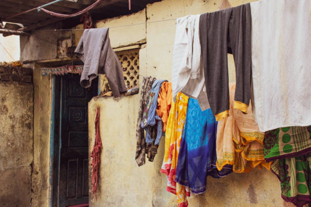 istock Street scene in Pune, India 957976820